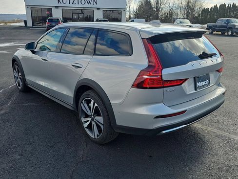 Used 2025 Volvo V60 B5 Cross Country Plus image 25