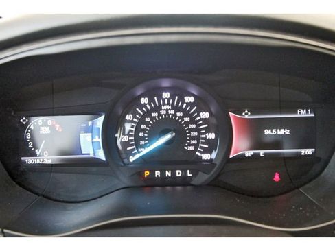 Used 2018 Ford Fusion SE w/ Equipment Group 201A FWD image 15