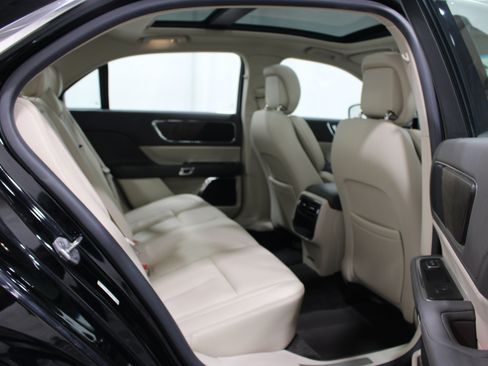 Used 2017 Lincoln Continental Select FWD image 25