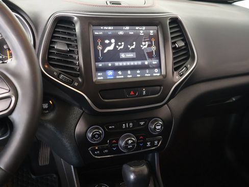 Used 2022 Jeep Cherokee Trailhawk w/ Sun, Sound & Nav Group AWD/4WD image 5