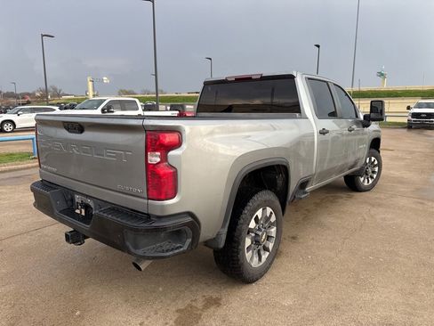 Used 2024 Chevrolet Silverado 2500 Custom w/ Custom Convenience Package image 10