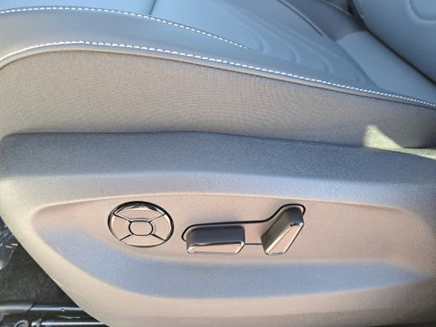 New 2026 Volkswagen Tiguan SE image 26