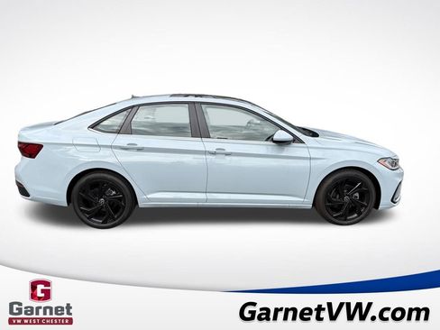 New 2025 Volkswagen Jetta SE image 6