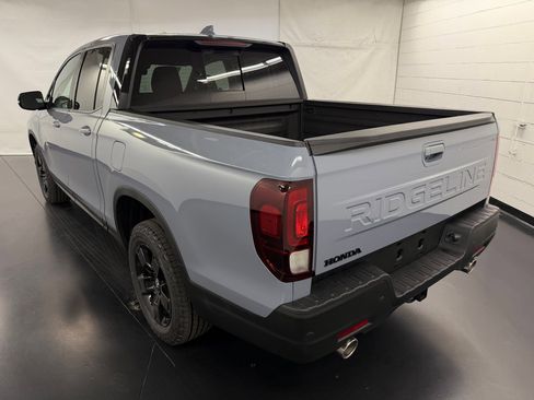 New 2026 Honda Ridgeline Black Edition image 3