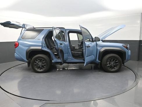 Used 2025 Toyota 4Runner SR5 AWD/4WD image 36