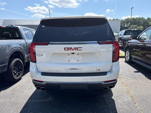 Used 2025 GMC Yukon AT4 AWD/4WD image 17