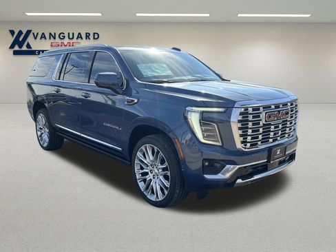 New 2026 GMC Yukon XL Denali w/ Denali Reserve Package image 7