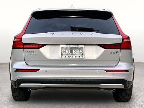 Certified 2025 Volvo V60 B5 Cross Country Plus AWD/4WD image 5