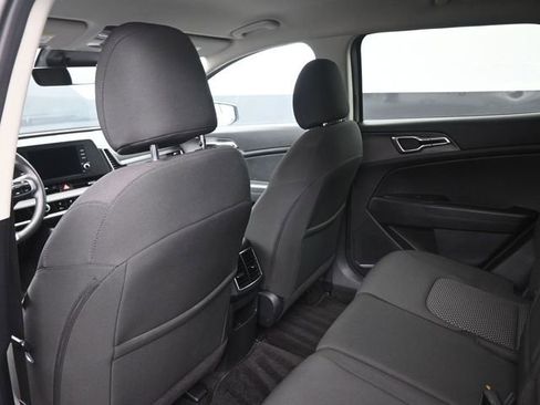 Used 2025 Kia Sportage LX FWD image 2