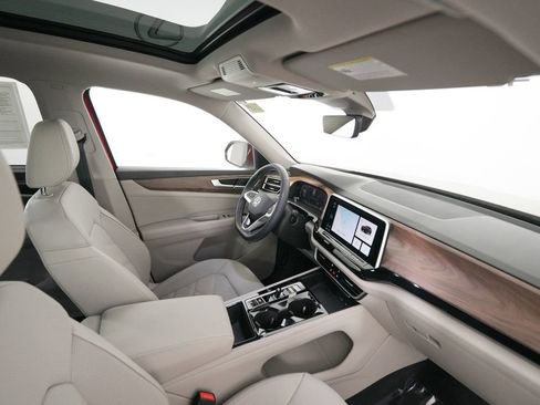 Used 2024 Volkswagen Atlas SE image 19