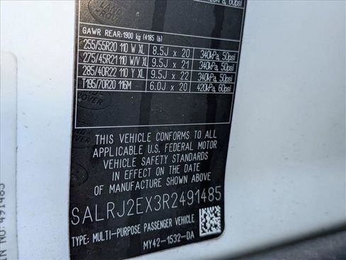 Used 2024 Land Rover Discovery S image 23