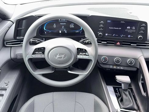 New 2026 Hyundai Elantra SE FWD image 17