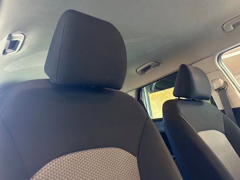 Used 2023 Kia Soul LX w/ LX Technology Package image 17