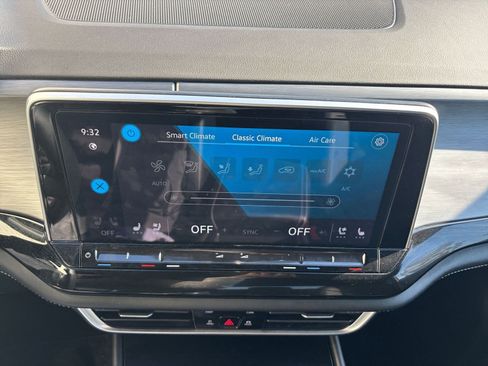 Used 2025 Volkswagen Atlas Cross Sport SE image 21