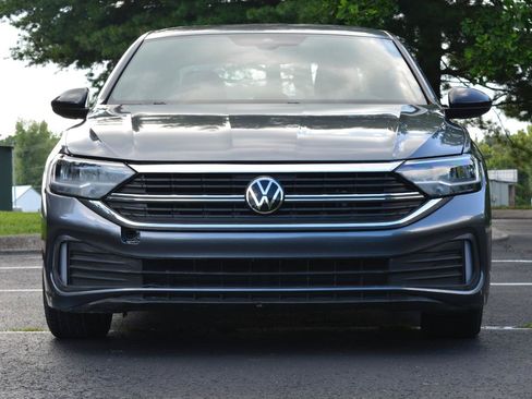 Used 2023 Volkswagen Jetta Sport FWD image 2