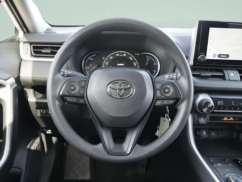 Used 2025 Toyota RAV4 LE AWD/4WD image 16