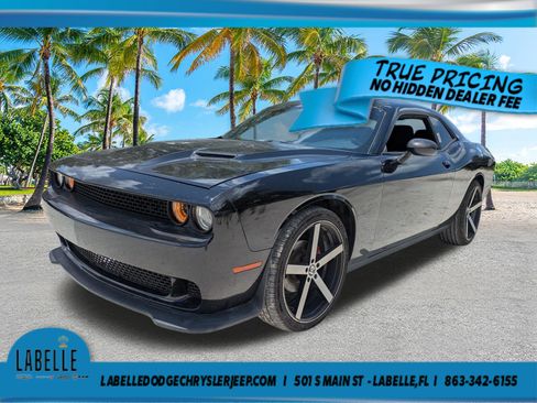 Used 2018 Dodge Challenger SXT RWD image 8