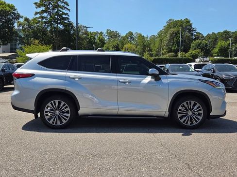 Used 2020 Toyota Highlander Platinum AWD/4WD image 6