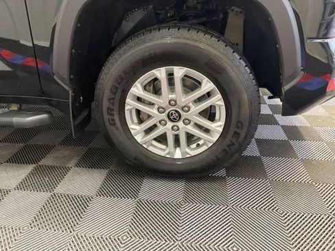 Used 2022 Toyota Tundra SR5 w/ SR5 Convenience Package image 18