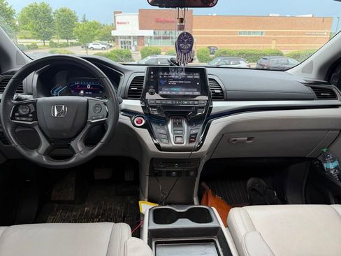 Used 2024 Honda Odyssey Touring image 5