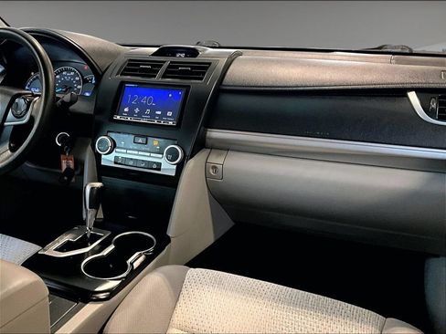 Used 2014 Toyota Camry LE FWD image 14