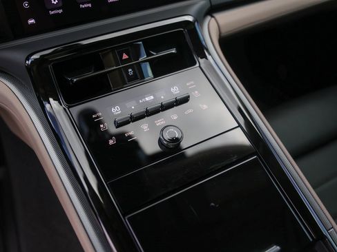 Used 2024 Porsche Panamera image 19