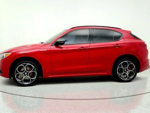 Used 2022 Alfa Romeo Stelvio Veloce AWD/4WD image 8