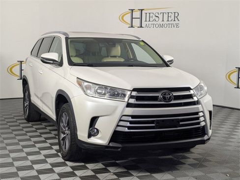 Used 2019 Toyota Highlander XLE image 2