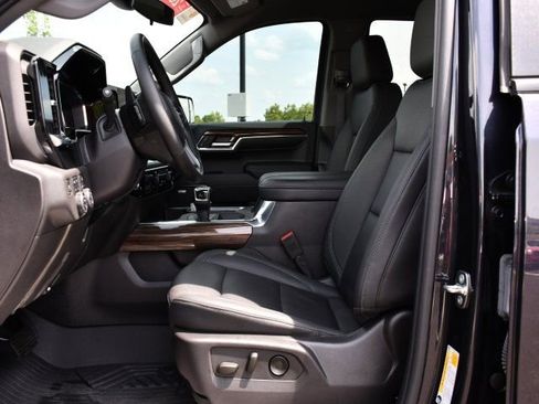 Used 2024 Chevrolet Silverado 1500 LT Trail Boss w/ Convenience Package II AWD/4WD image 20