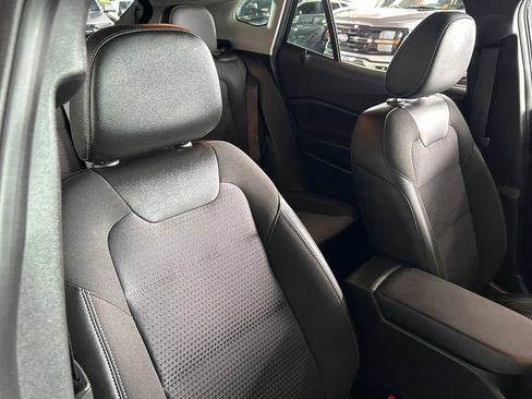 Used 2025 Chevrolet Trax LT w/ Driver Confidence Package FWD image 34