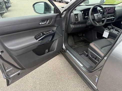 New 2026 Nissan Pathfinder Platinum AWD/4WD image 7