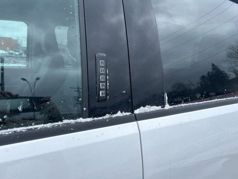 Used 2023 Ford F250 XLT image 6