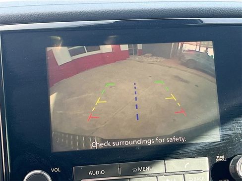 Used 2024 Nissan Titan SV w/ SV Convenience Package image 13