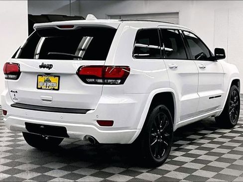 Used 2020 Jeep Grand Cherokee Altitude AWD/4WD image 13