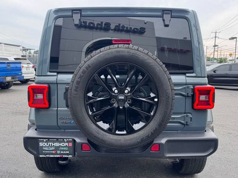 Used 2025 Jeep Wrangler Unlimited Sahara AWD/4WD image 6