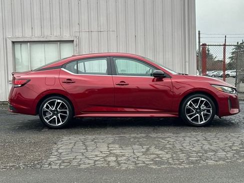 Used 2025 Nissan Sentra SR image 3