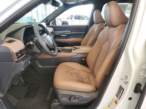 Certified 2025 Toyota Grand Highlander MAX Platinum image 15