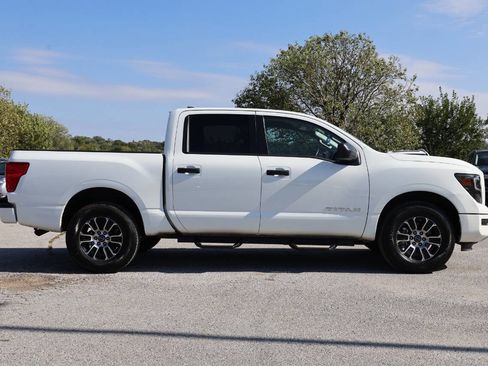 Used 2024 Nissan Titan SV image 7