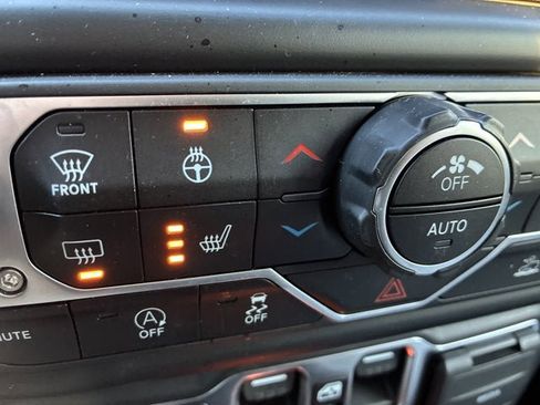 Certified 2023 Jeep Gladiator Mojave w/ Dual Top Group image 29