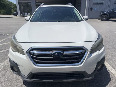 Used 2018 Subaru Outback 3.6R Limited AWD/4WD image 2