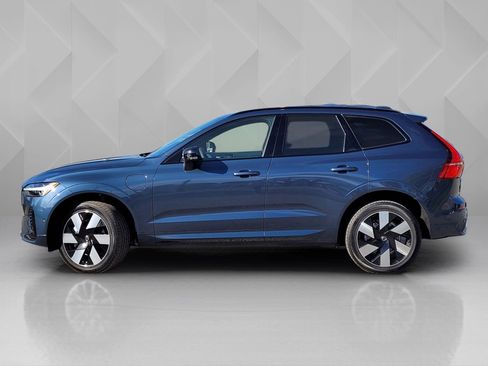 Certified 2024 Volvo XC60 T8 Ultimate w/ Protection Package Premier image 3