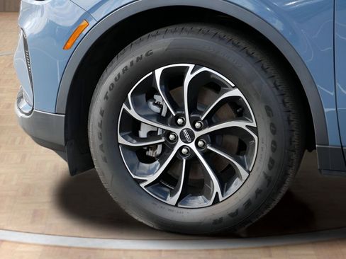 Used 2025 Lincoln Nautilus Premier w/ Equipment Group 102A AWD/4WD image 9