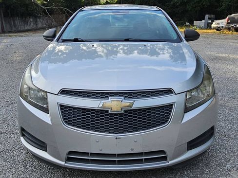Used 2013 Chevrolet Cruze LS FWD image 2