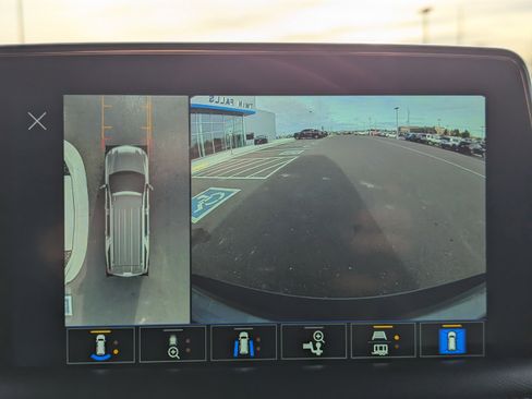 Used 2022 Chevrolet Suburban Z71 w/ Luxury Package image 25