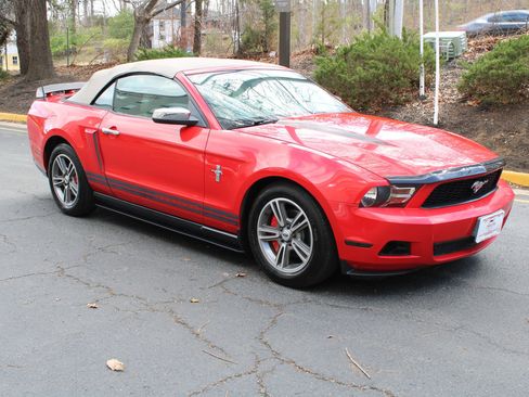 Used 2010 Ford Mustang Convertible image 27