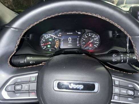 Used 2022 Jeep Compass Limited image 12