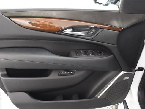 Used 2017 Cadillac Escalade Luxury AWD/4WD image 14