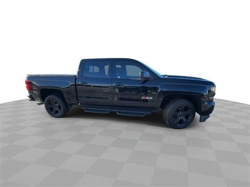 Used 2017 Chevrolet Silverado 1500 LTZ Z71 w/ Realtree Edition image 2