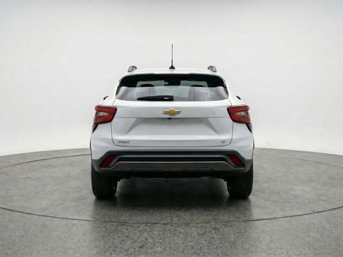 Used 2025 Chevrolet Trax LT FWD image 7