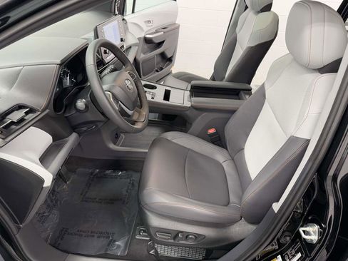 Used 2024 Toyota Sienna XSE image 12